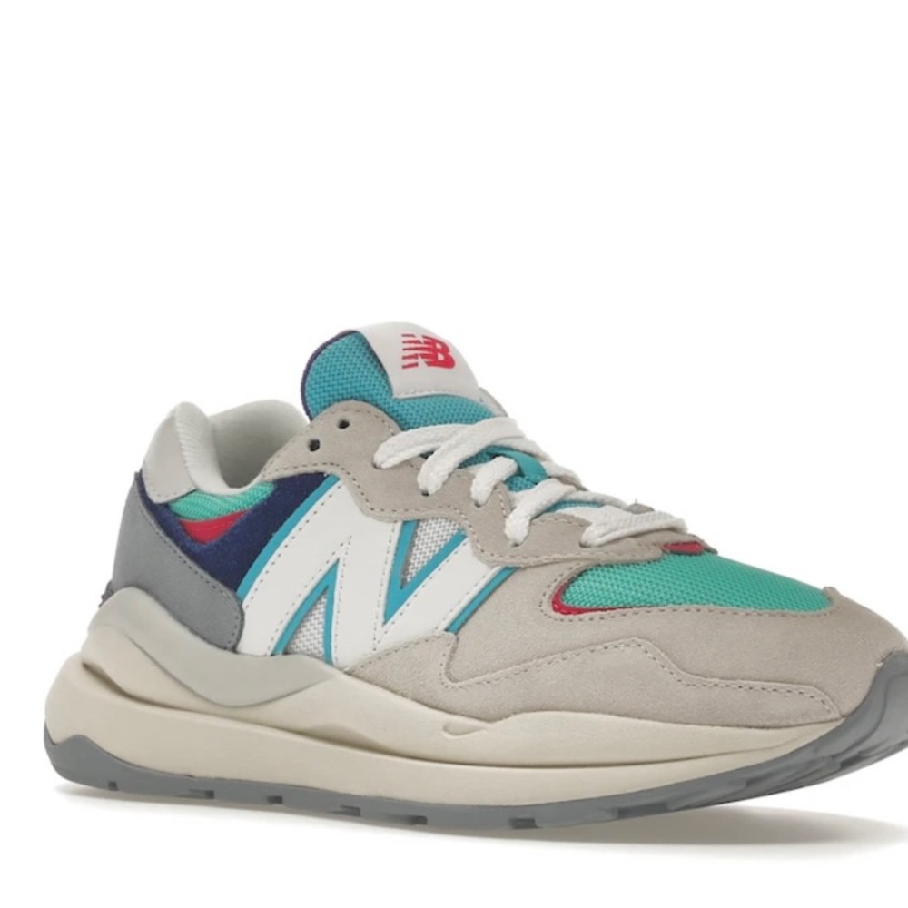 New balance Women’s 57/40 astral glow